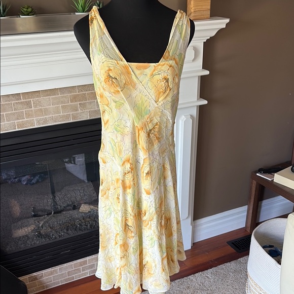 Ann Taylor Dresses & Skirts - Ann Taylor 90s vintage silk floral Sleeveless Dress in Yellow size 4